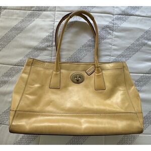 Vtg COACH Hamptons Large Leather Handbag 11555 Yellow Turnlock Tote Work Bag